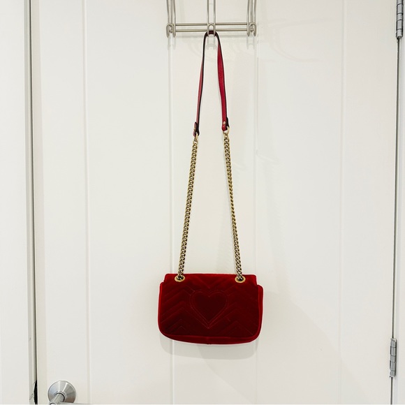 Gucci GG Marmont Velvet Shoulder Bag in Hisbiscus Red (Pre-Owned) - Picture 4 of 15